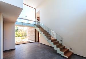 frameless glass balustrade