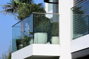 patio glass balustrade